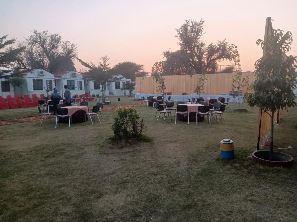 Athitya Hotel And Resort Sikar Exterior foto